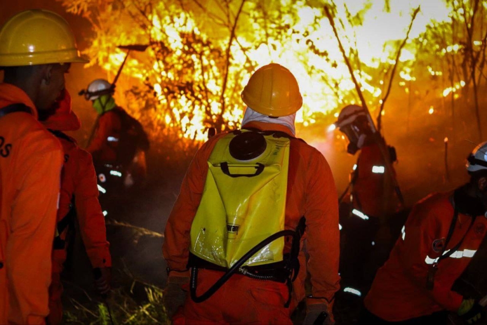 Bomberos sofocan incendio en Volcán de San Salvador