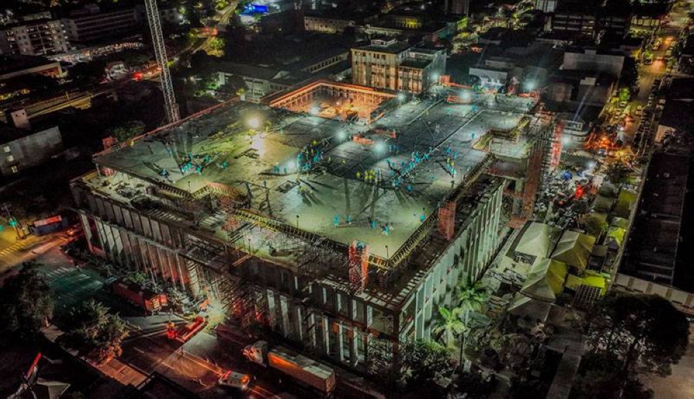 Bukele asegura que ya pusieron la losa del último piso del nuevo Hospital Rosales