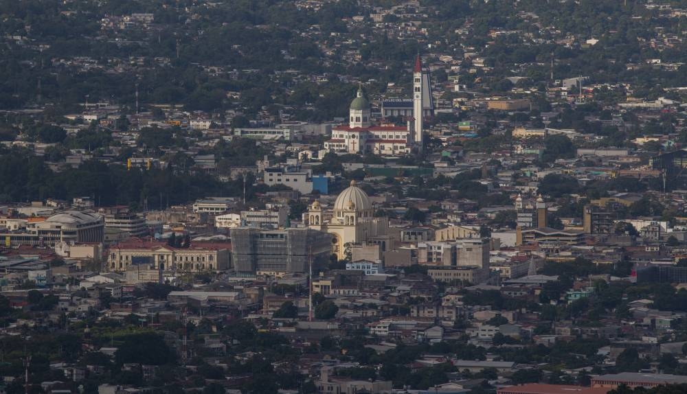 Acevedo proyecta un crecimiento de un 2.5 % en 2024 para la economía salvadoreña