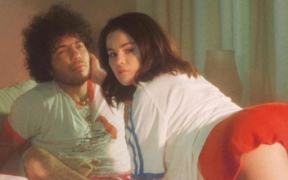Selena Gómez sorprende con nuevo álbum junto a su prometido Benny Blanco