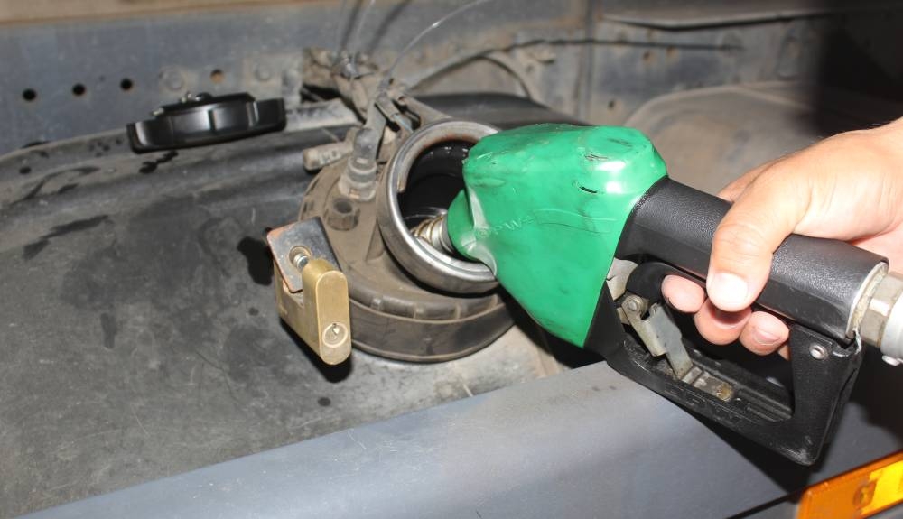 Gasolina regular subirá $0.01 en oriente mientras que diésel bajará a nivel nacional