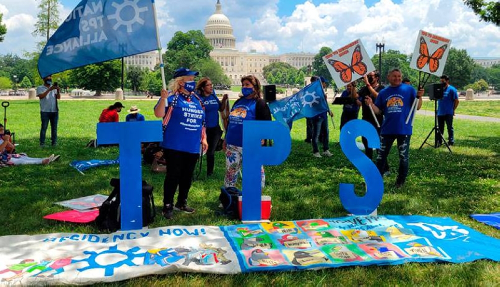 Salvadoreños pueden perder el TPS si no se reinscriben advierte organización