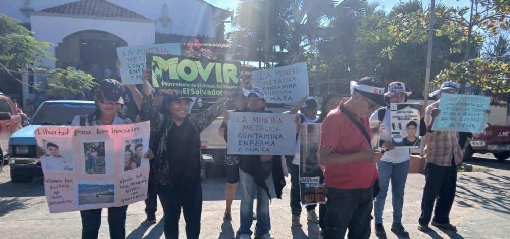 Activistas protestan contra minería metálica y conmemoran a víctimas en Cabañas