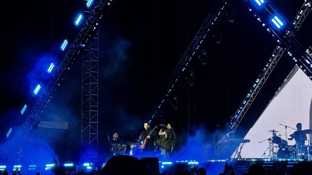 Entre lágrimas, suspiros y canciones: Camila regresa a El Salvador después de casi 15 años