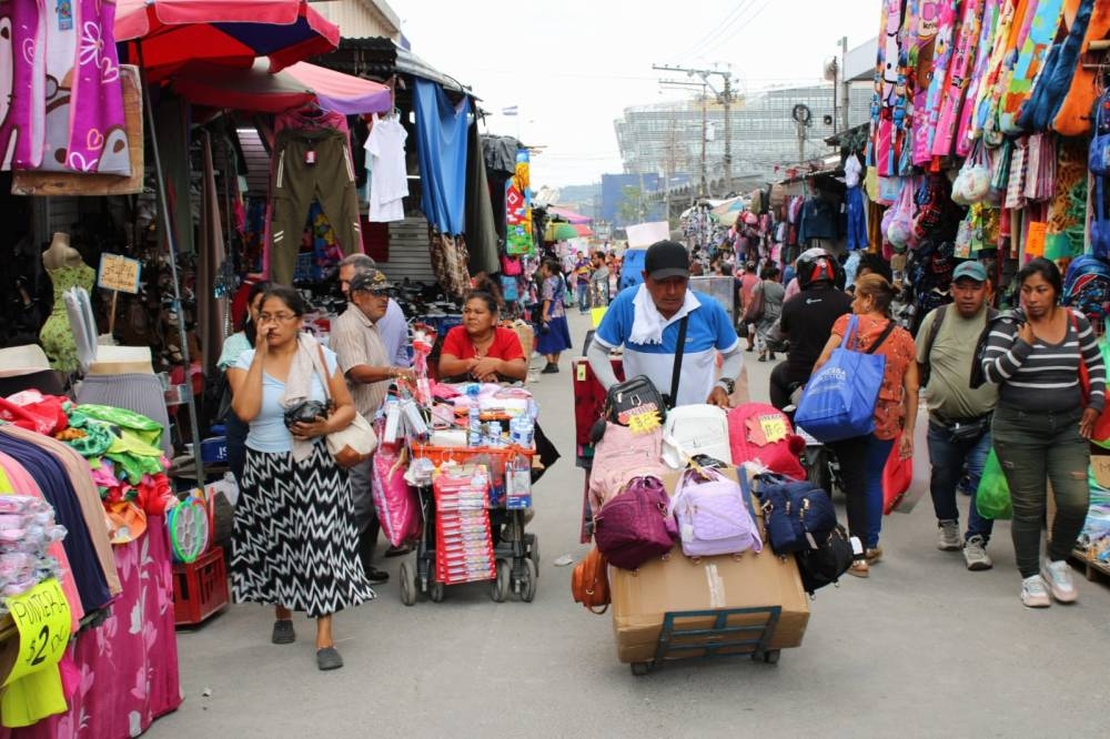 Vendedores temen posible desalojo en la 4a calle Poniente del Centro Histórico