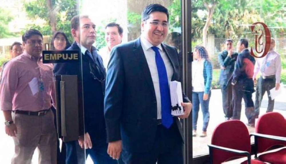 FGR pide que exdiputado Douglas Mejía y su esposa reintegren más de $322,000 al Estado