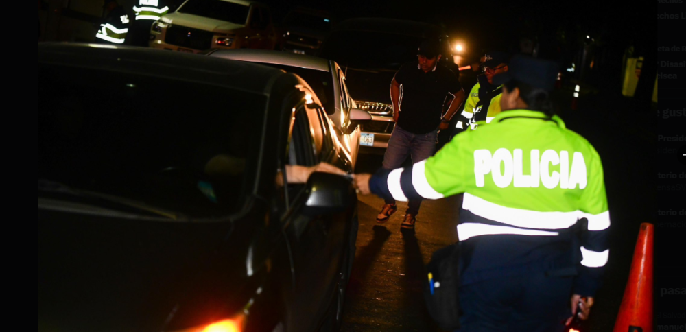 Detienen a tres automovilistas por conducción peligrosa