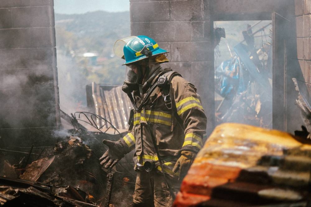 Al menos 10 familias fueron afectadas por incendio en condominio en San Jacinto