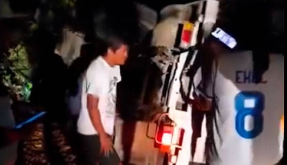 Camión que transportaba a equipo fútbol vuelca en Cinquera