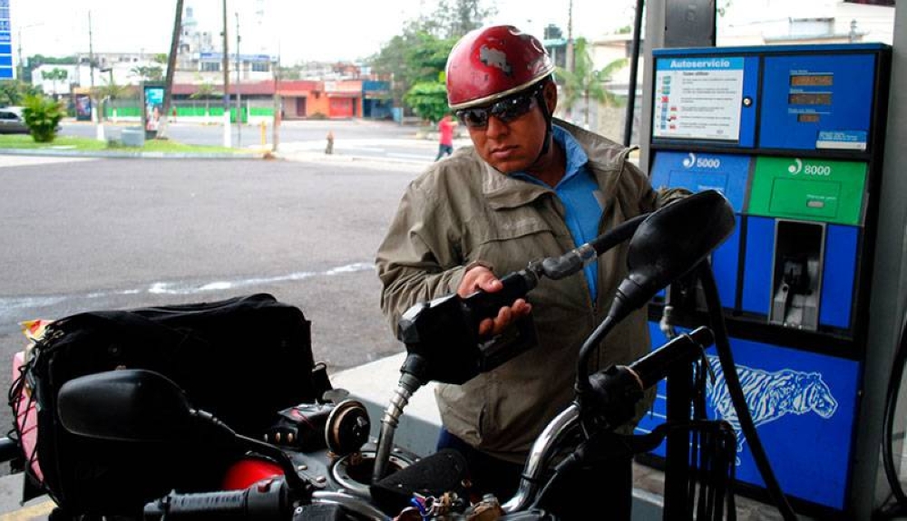 Gasolina regular y diésel bajarán sus precios esta próxima quincena