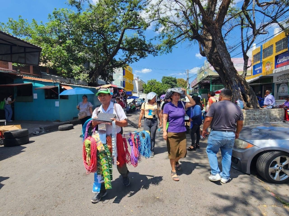 Vendedores desalojados del centro también serían reinstalados en mercados de distritos aledaños a San Salvador