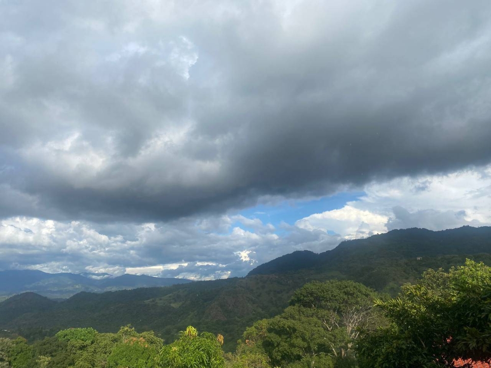 Marn prevé lluvias puntuales y ambiente cálido para este martes