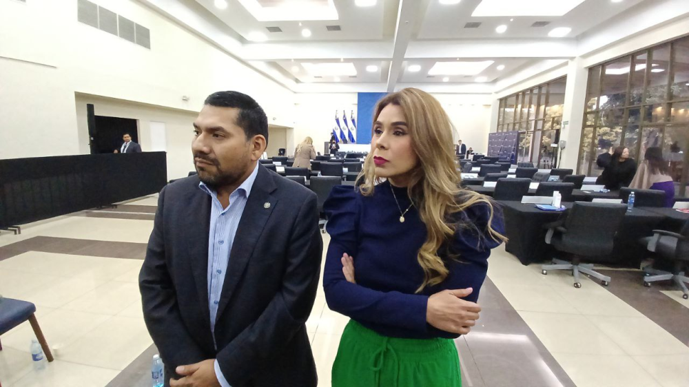 Atraso en escuelas: Arena ve «incompetencia», NI señala «incumplimiento» de contratistas