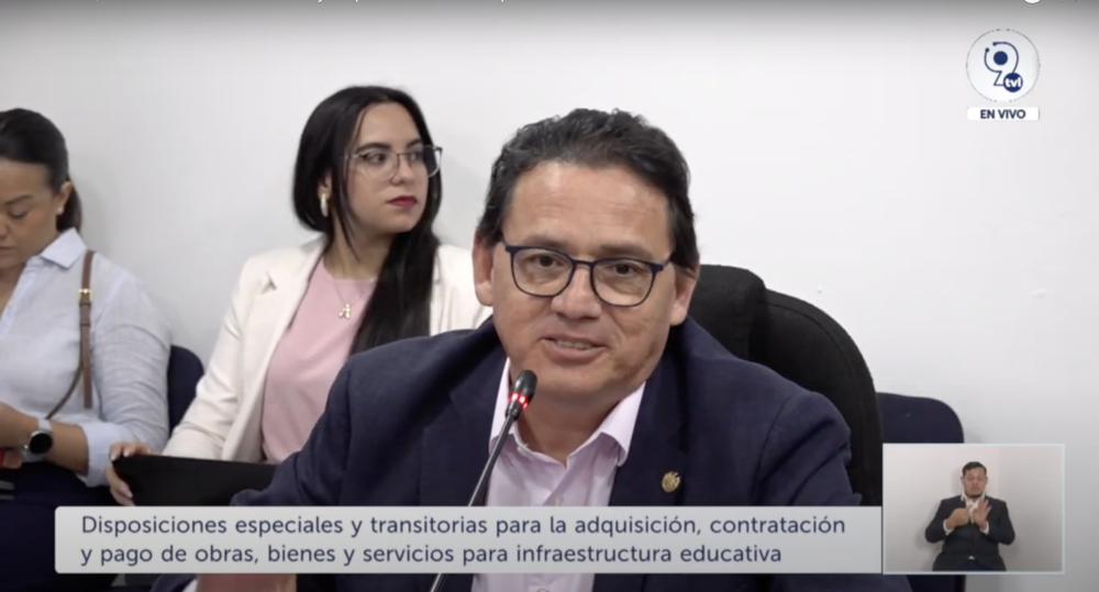 Cerrar una escuela es una palabra que nosotros no utilizamos, nosotros estamos unificando: ministro de Educación