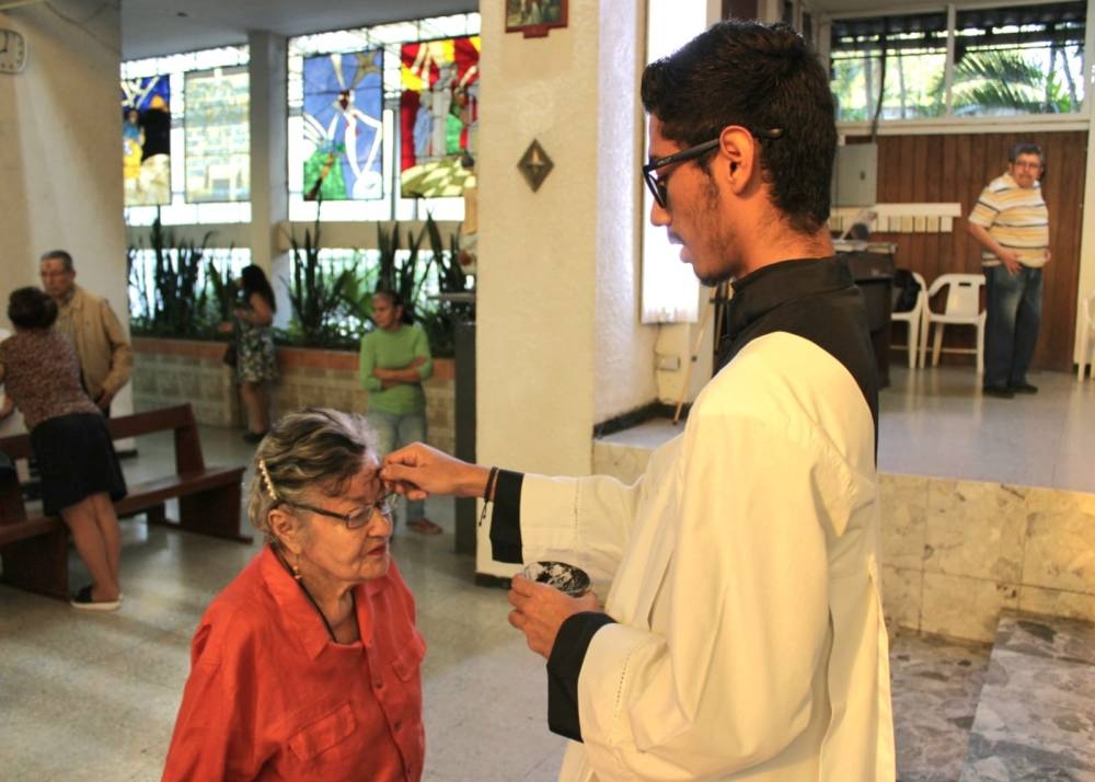 Fotos: Católicos salvadoreños iniciaron la cuaresma con el Miércoles de Ceniza