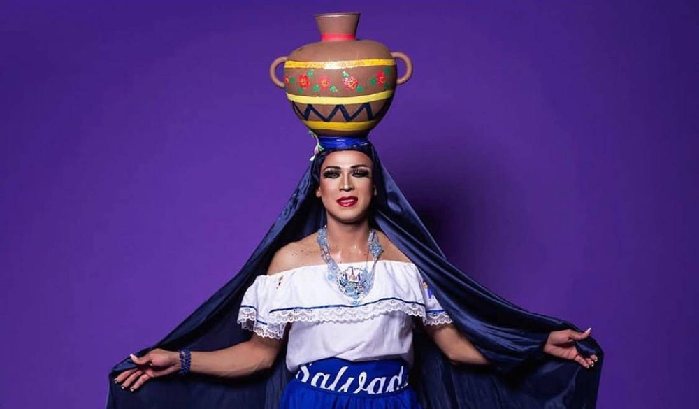 «Drag Latina» recuerda icónico momento con una representante de El Salvador