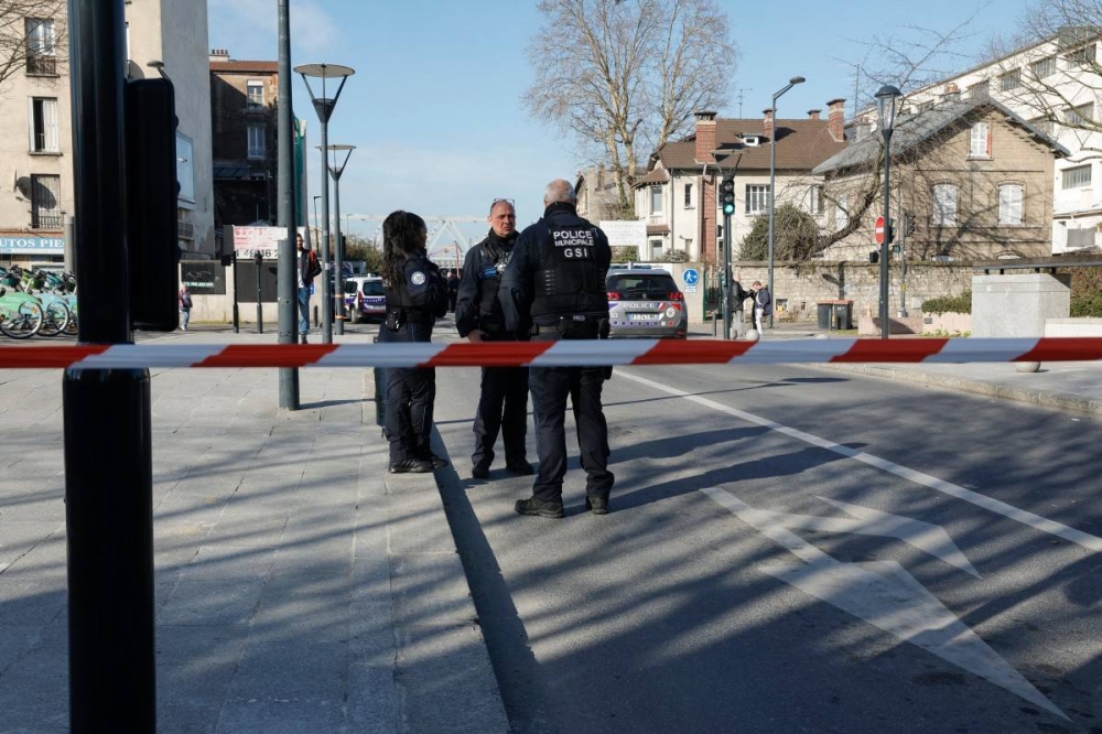 El hallazgo de una bomba de la II Guerra Mundial paraliza la mayor estación de trenes de París