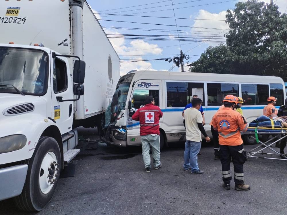 Accidentes de tránsito de este viernes dejan a un motociclista muerto y tres personas más lesionadas