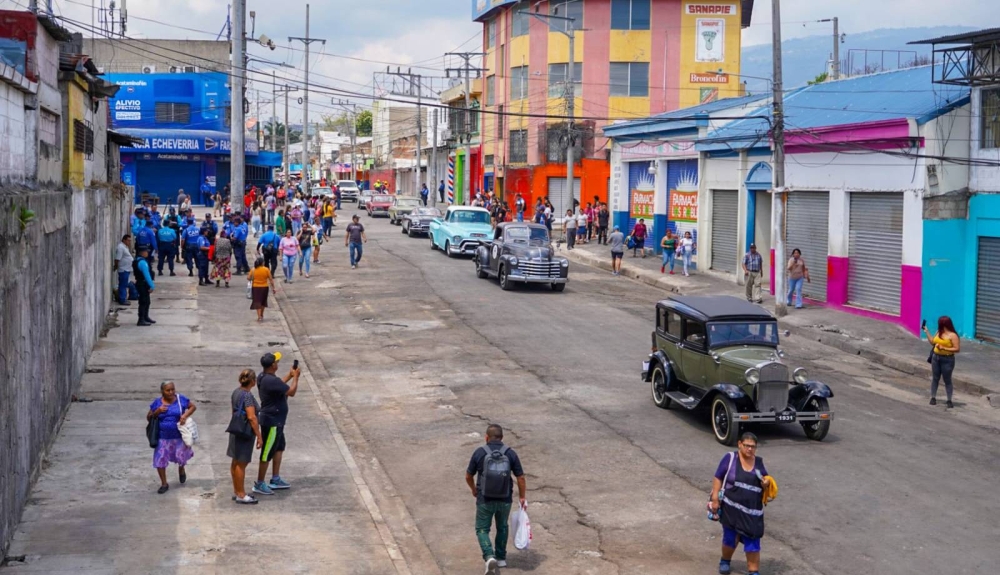 Habilitan acceso peatonal y vehicular sobre la cuarta calle poniente y quinta avenida Sur en San Salvador