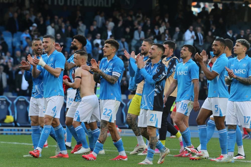 Nápoles pone fin a racha negativa tras derrotar 2-1 a la Fiorentina