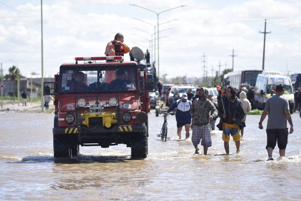 Inundación en Argentina deja 15 muertos y $400 millones en daños, dice alcalde