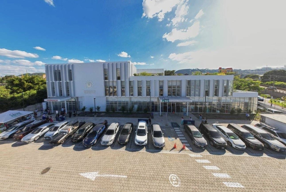 Bukele anuncia reapertura de Chivo Pets y ordena aumento de presupuesto