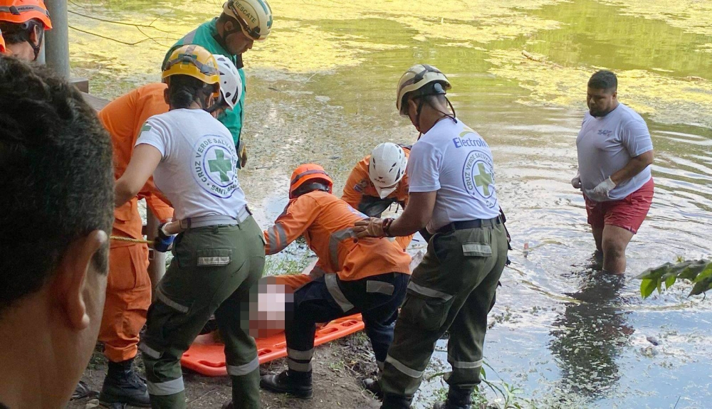 Rescatan el cuerpo de un hombre en una laguna de Chalchuapa