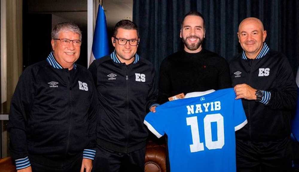 Bukele se reúne con el «Bolillo» Gómez y promete «dar todo lo que sea necesario» a la Selecta