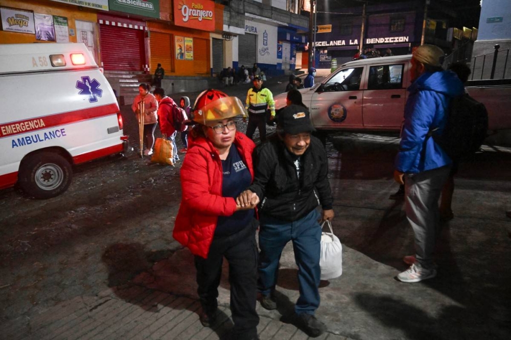 Casi un millar de evacuados en Guatemala por erupción del volcán de Fuego