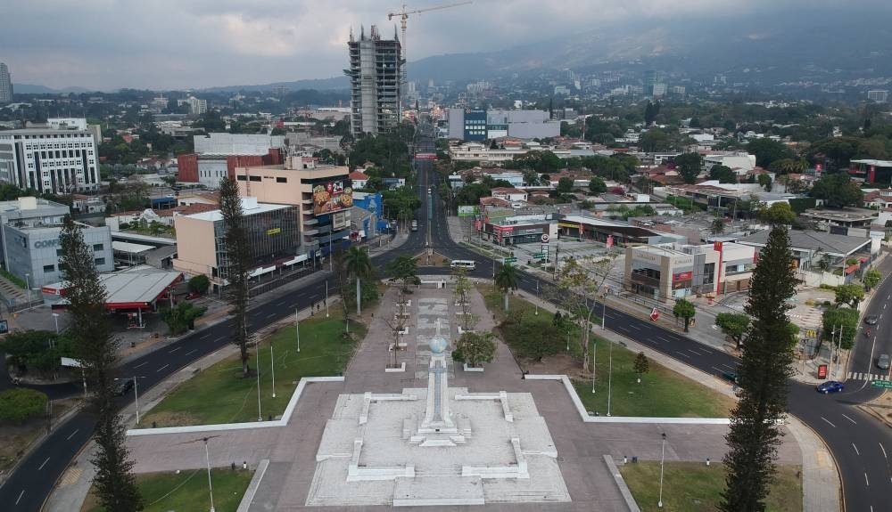 Minec prevé que la economía crezca entre un 2.5 % y un 3 % en 2025