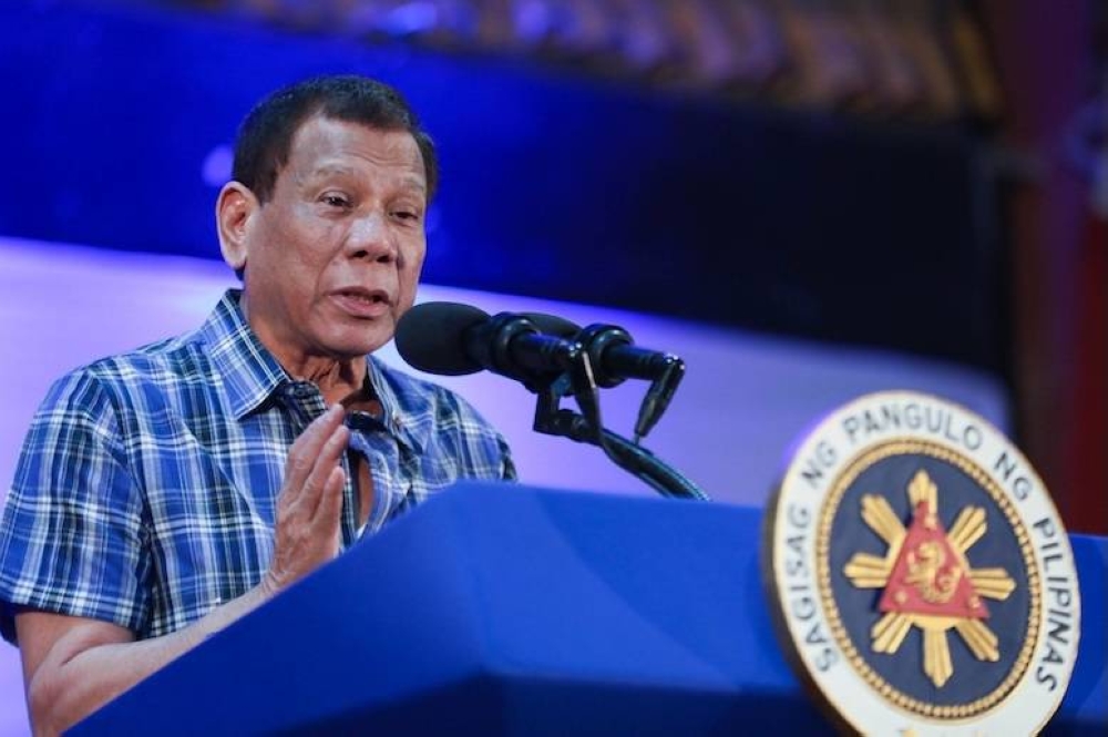 Arrestan a expresidente filipino por crímenes contra la humanidad