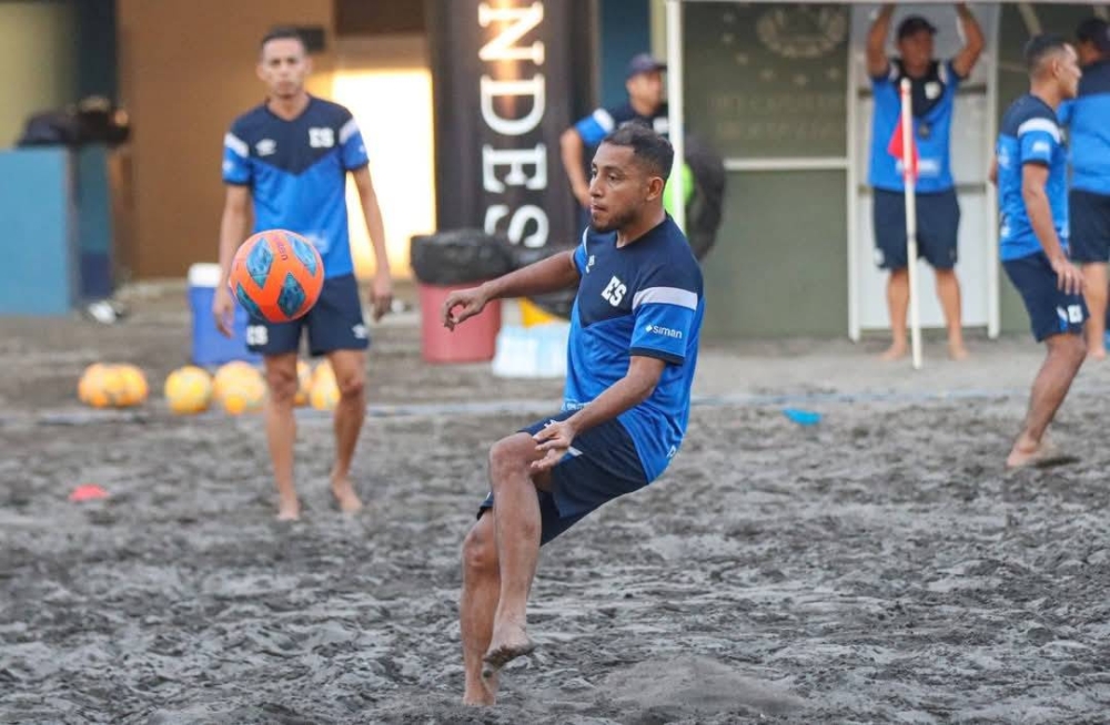 Frank Velásquez, jugador de la Selecta de fútbol playa: «Vamos a luchar para tener esa oportunidad del sueño mundialista»