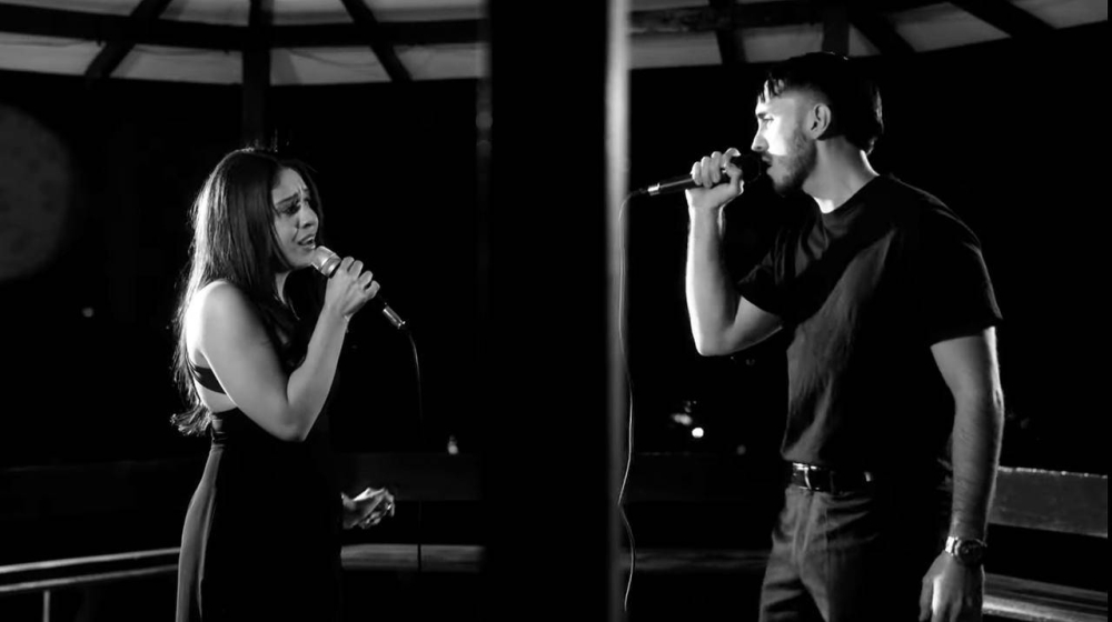 Los salvadoreños Marco Xavyer y Adri Menéndez cantan «Nunca te dejé de amar»