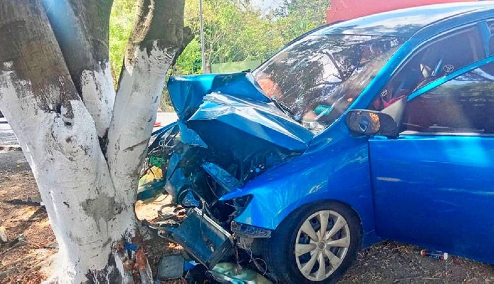 Conductora muere al chocar contra un árbol en San Martín