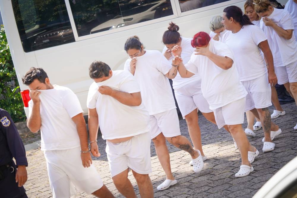 Acusan a 10 personas por obligar a mujeres a prostituirse en el centro de San Salvador