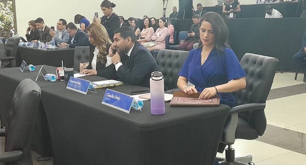 Oposición preocupada por resguardo en la nube de información crediticia de salvadoreños
