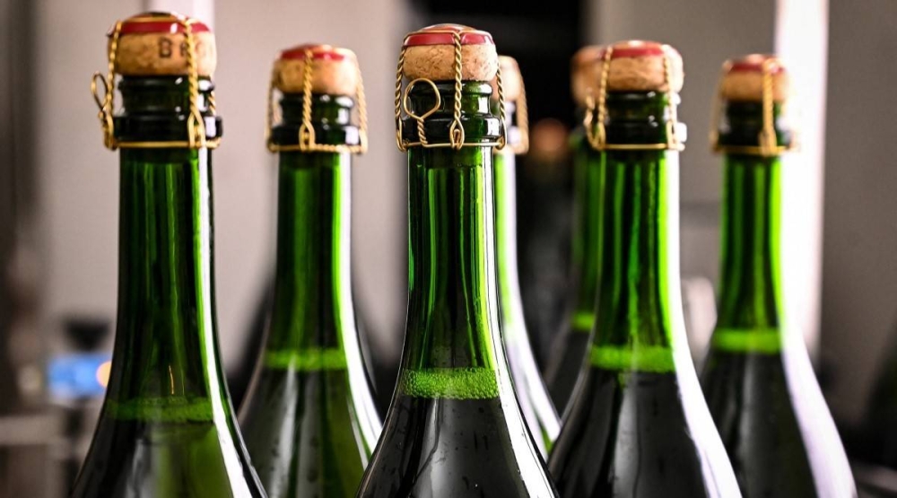 Trump amenaza con aplicar aranceles de 200% al vino y la champaña de Francia y la Unión Europea