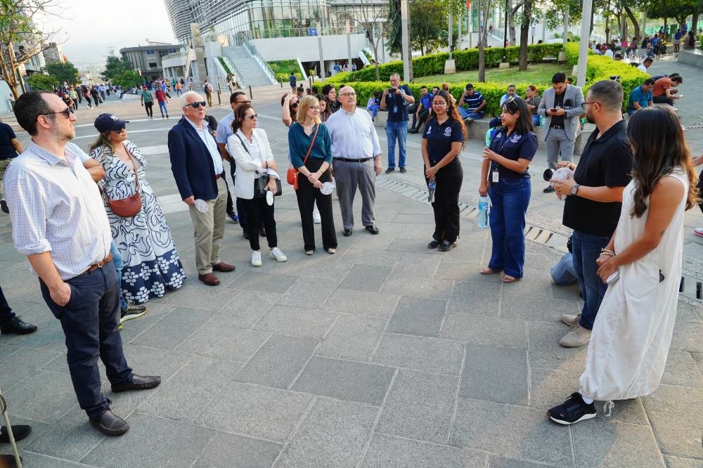 Delegación de la Unión de Ciudades Capitales Iberoamericanas visita el Centro Histórico de San Salvador