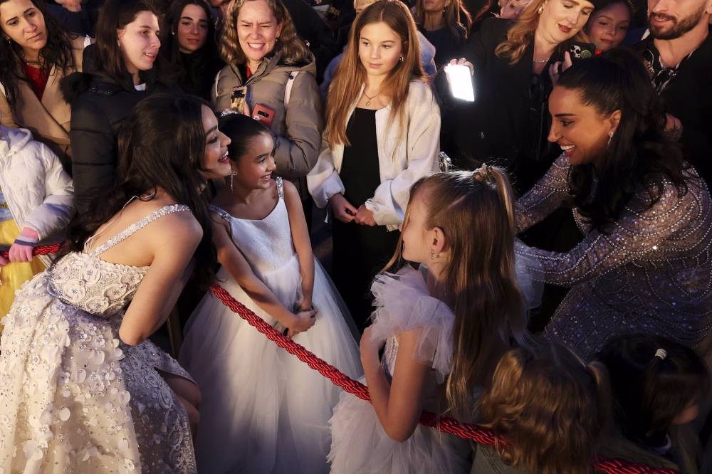 Rachel Zegler sorprende cantando en estreno de «Blancanieves» en España