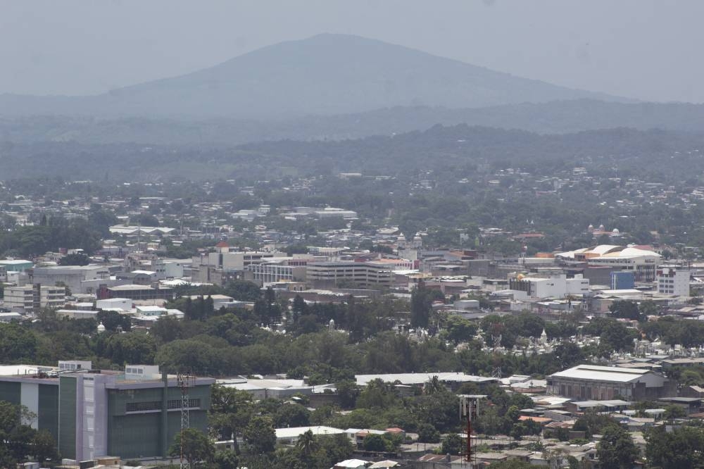 Esperan un viernes cálido, brumoso y con posibilidades de lluvia: Marn