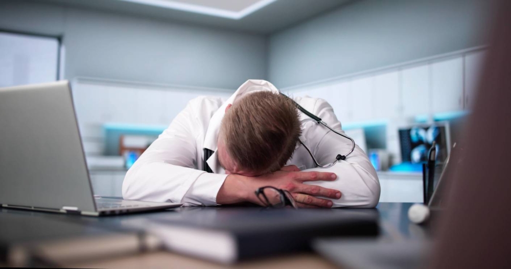 Estrés y malos hábitos afectan el buen descanso y un sueño reparador, afirma somnóloga