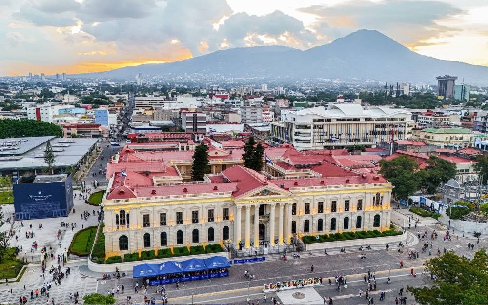Bukele pide revertir costos de licencias de negocios en San Salvador Centro porque fueron «elevados desproporcionalmente»