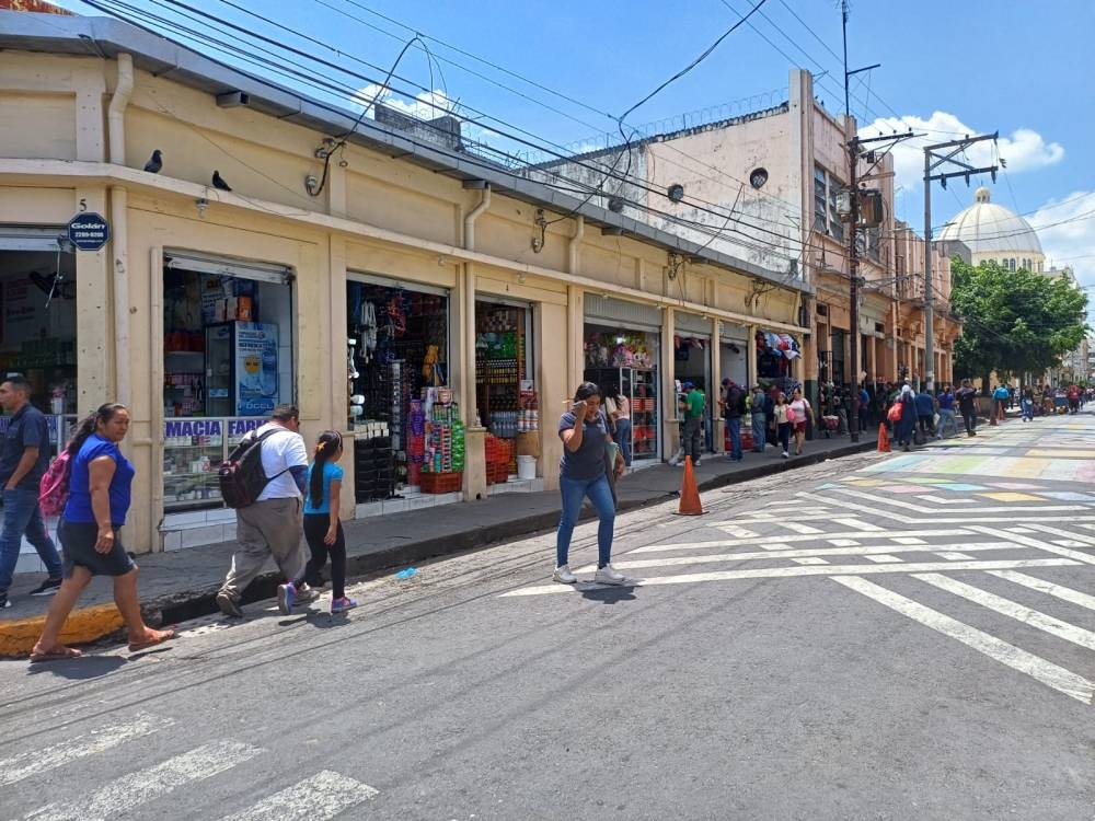 Comerciantes de San Salvador Centro cuestionan que el aumento de tarifas de licencias se hizo de forma «arbitraria»