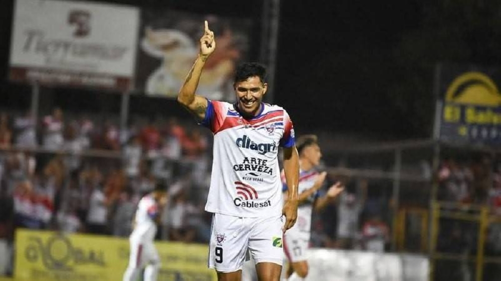 Firpo vence 2-0 a Platense con doblete del argentino Marcelo Argüello