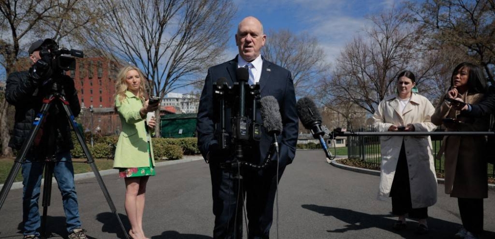 Zar fronterizo de EEUU defiende deportaciones a cárcel salvadoreña