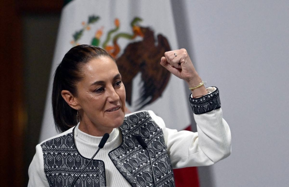 Presidenta de México dice que le jaquearon un celular y una cuenta de correo