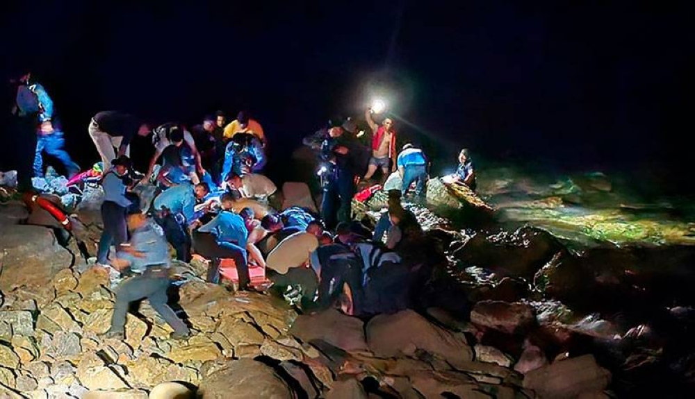 Al menos siete muertos al caer pequeño avión al mar en isla caribeña de Honduras