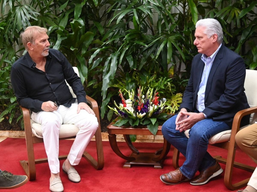Presidente cubano recibe en La Habana al actor estadounidense Kevin Costner