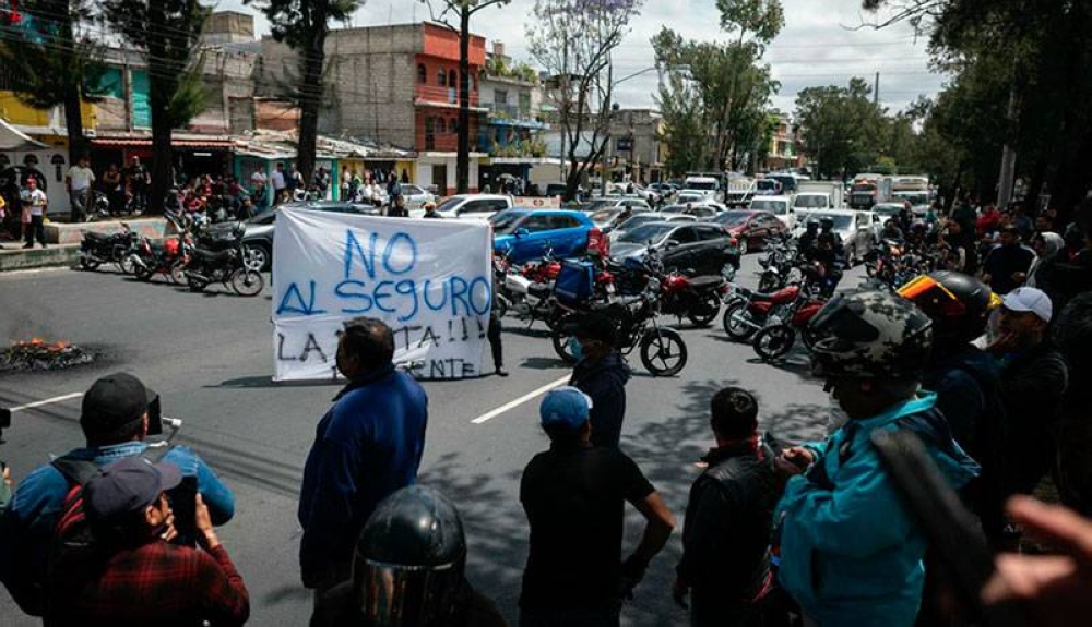 Cientos de guatemaltecos protestan contra el pago de un seguro obligatorio vehícular