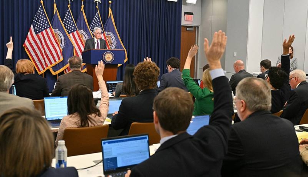 Fed mantiene tasas pero degrada pronósticos de crecimiento e inflación en EEUU